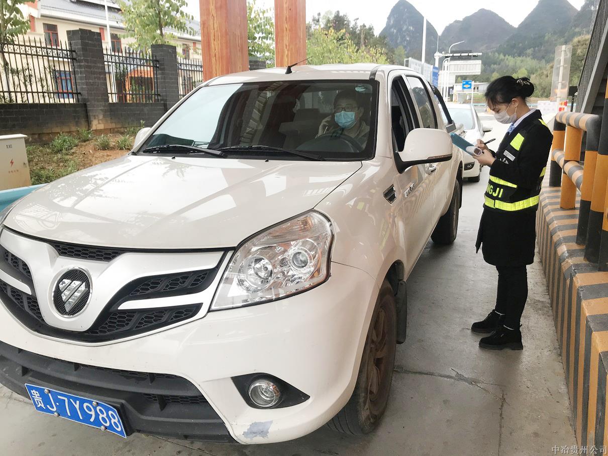 車輛消毒、人員檢查登記 (3)